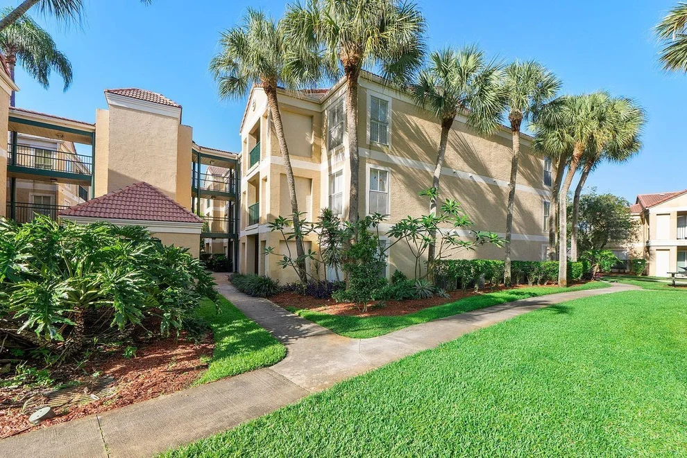 Unit for sale at 875 Riverside Drive, Coral Springs, FL 33071