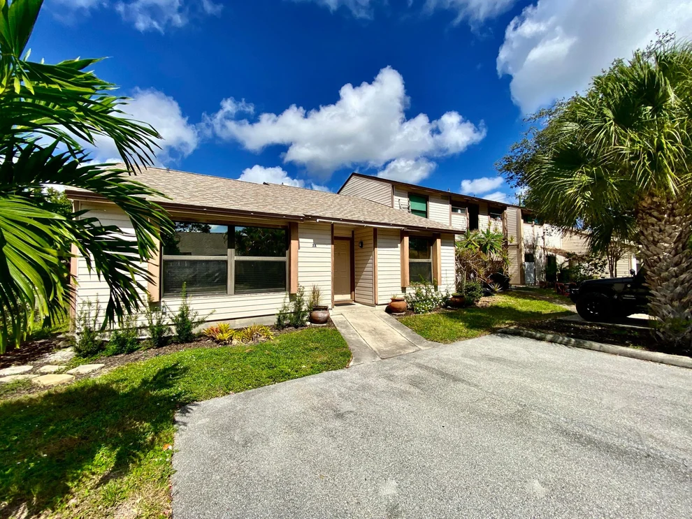 Unit for sale at 108 Sherwood Circle, Jupiter, FL 33458