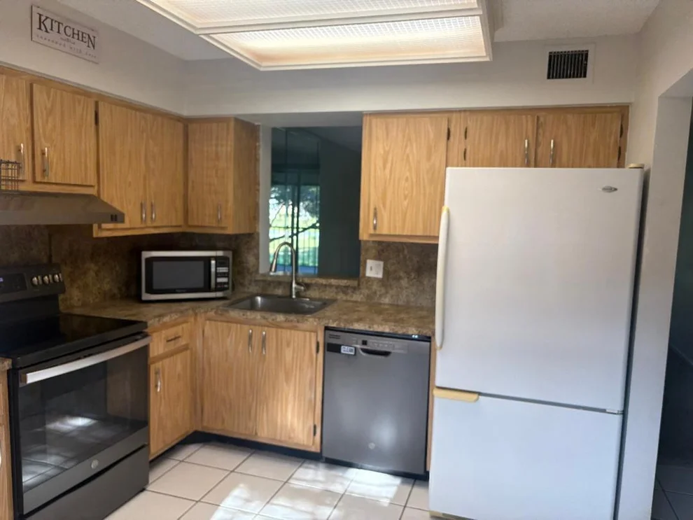 Unit for sale at 7300 Lake Cir Drive, Margate, FL 33063