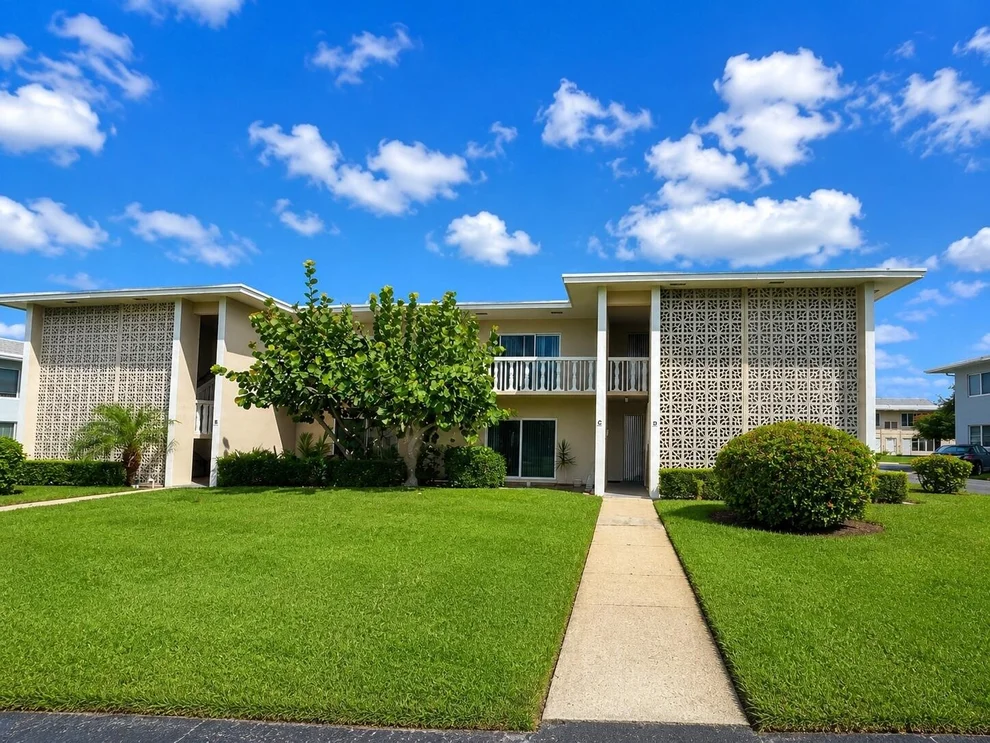 Unit for sale at 115 S South Boulevard, Boynton Beach, FL 33435