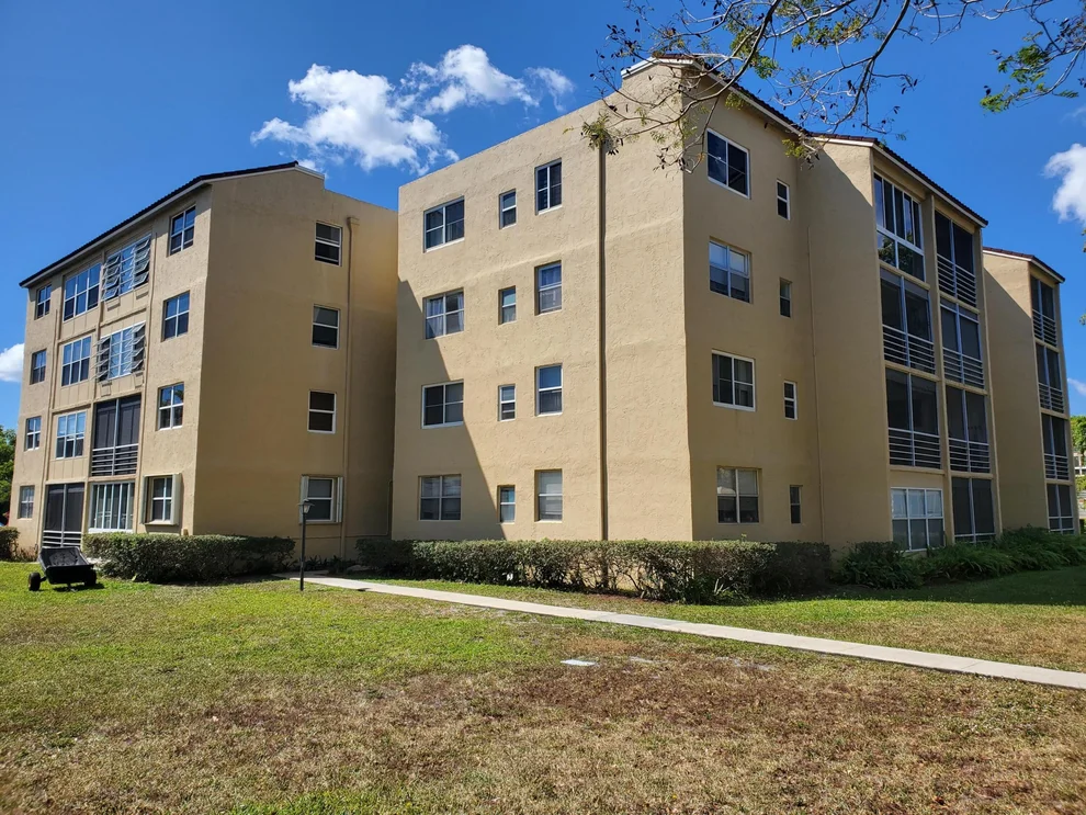 Unit for sale at 2811 Somerset Drive, Lauderdale Lakes, FL 33311