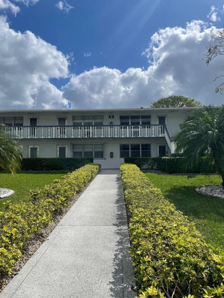 Unit for sale at 376 Windsor Q, West Palm Beach, FL 33417