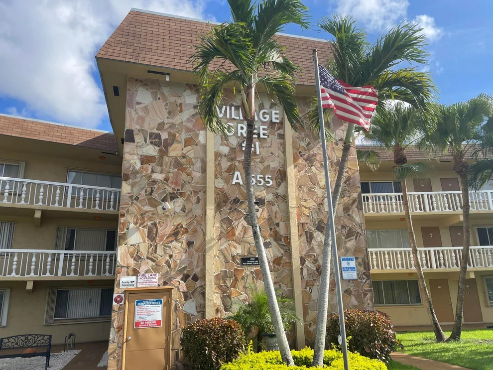 Unit for sale at 555 Purdy Lane, Palm Springs, FL 33461