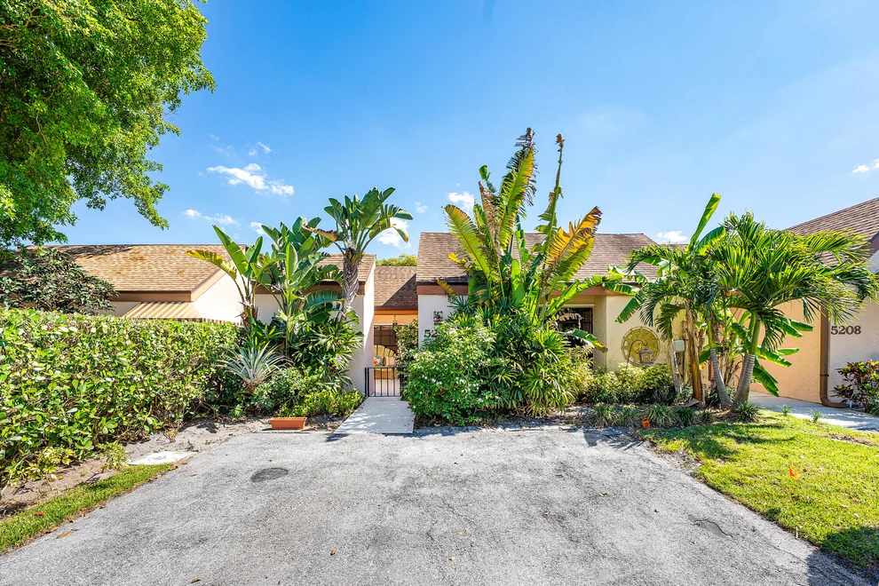 Unit for sale at 5202 Tarregon Lane, Palm Beach Gardens, FL 33418