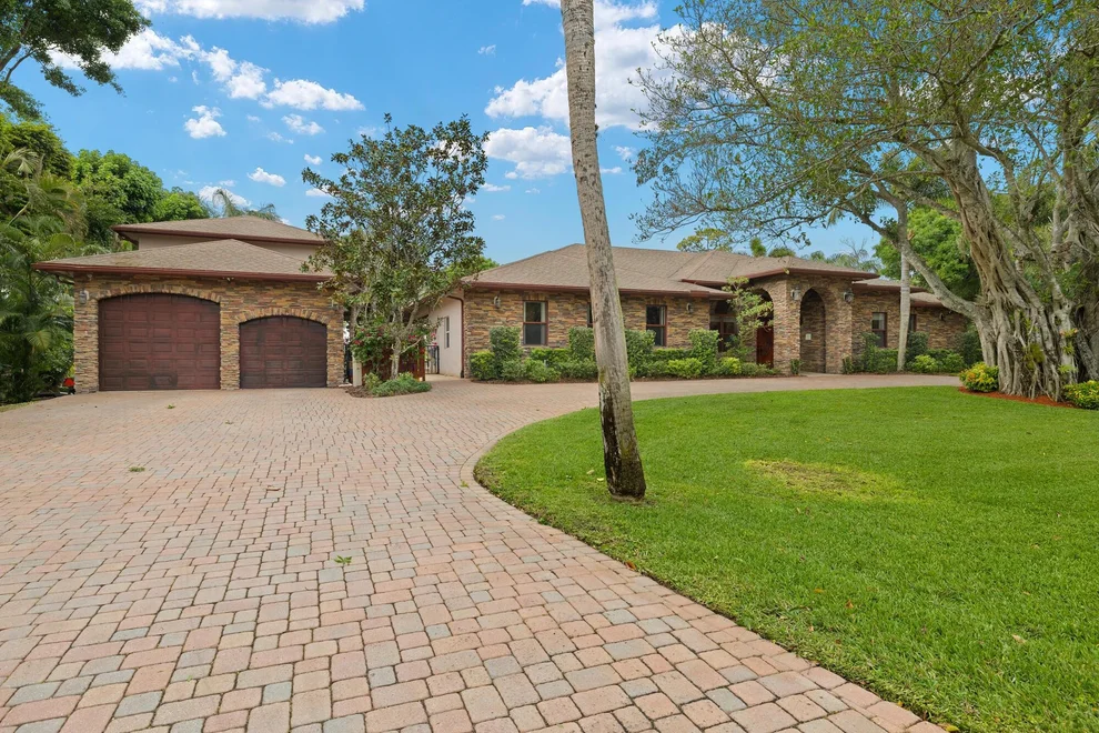 Unit for sale at 265 Westwood Circle E, West Palm Beach, FL 33411