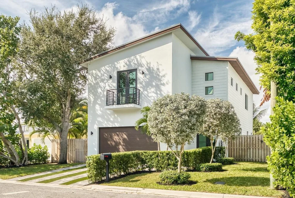 Unit for sale at 1517 N Lakeside Drive, Lake Worth Beach, FL 33460