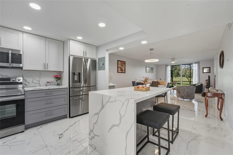 Unit for sale at 9611 N Hollybrook Lake Drive, Pembroke Pines, FL 33025