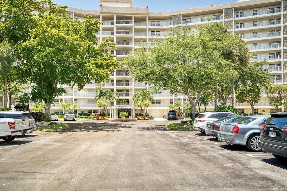 Unit for sale at 3507 Oaks Way, Pompano Beach, FL 33069