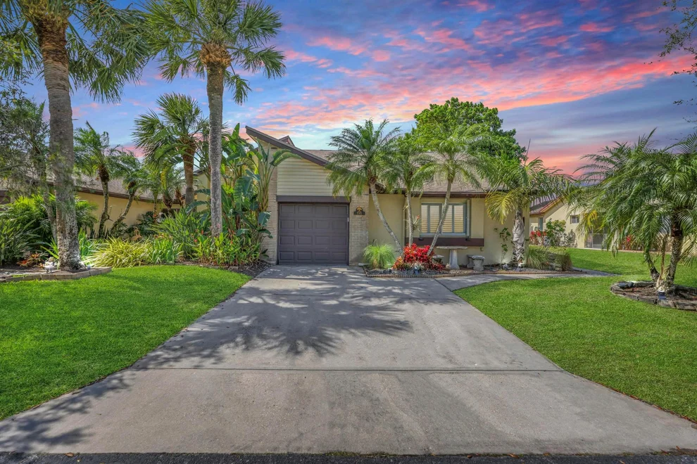 Unit for sale at 198 Meander Circle, Royal Palm Beach, FL 33411