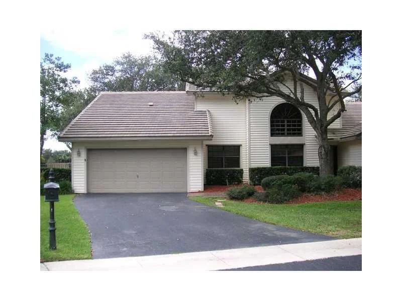 Unit for sale at 1951 W Oak Knoll Circle, Davie, FL 33324
