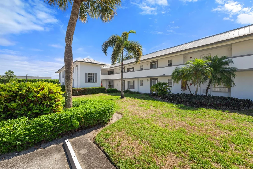 Unit for sale at 804 SE Central Parkway, Stuart, FL 34994