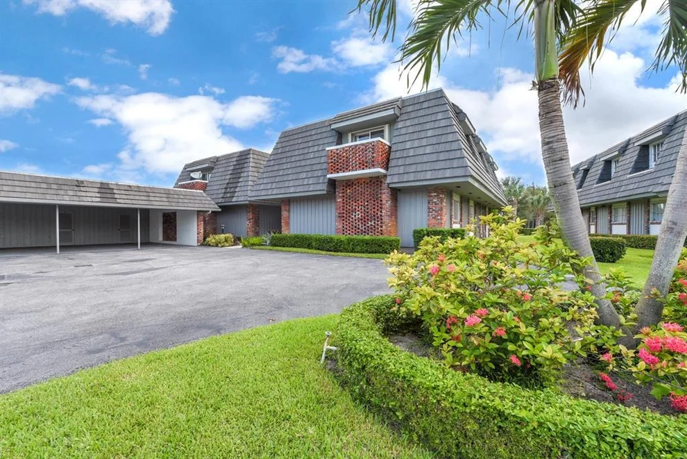 Unit for sale at 400 Pine Villa Drive, Atlantis, FL 33462