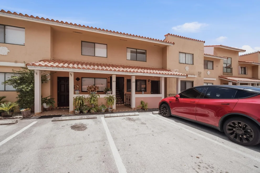 Unit for sale at 2710 W 60th Place, Hialeah, FL 33016