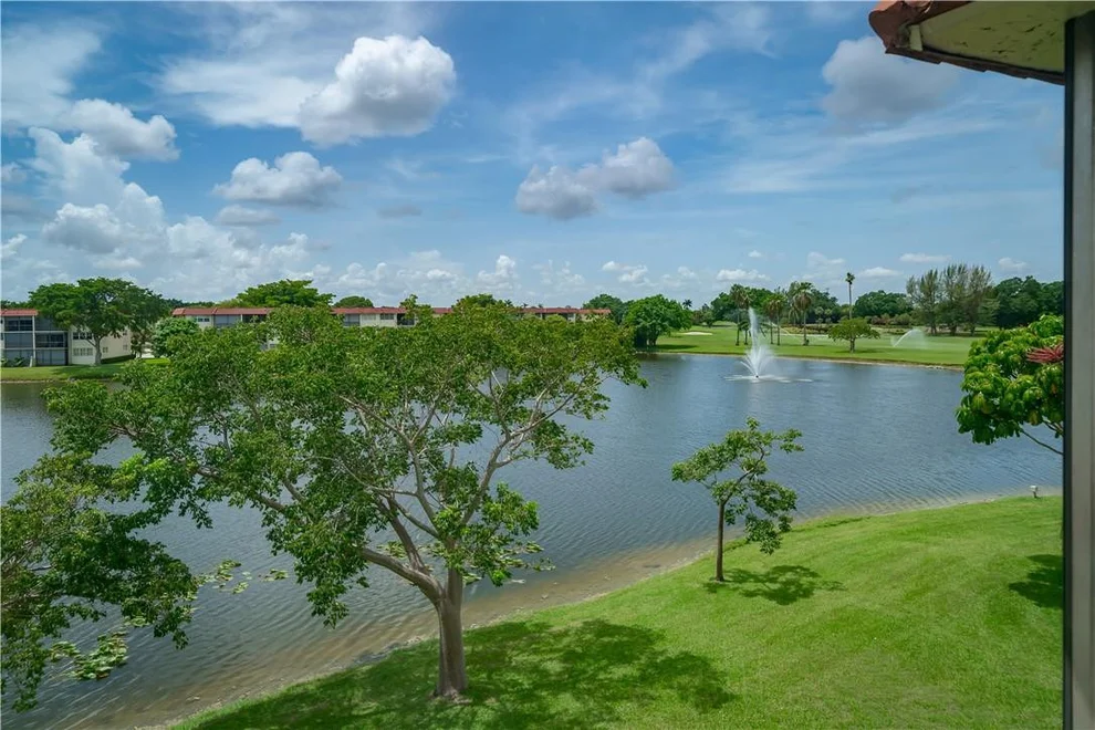 Unit for sale at 9500 N Hollybrook Lake Drive, Pembroke Pines, FL 33025