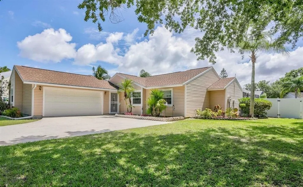 Unit for sale at 18293 Jupiter Landings Drive, Jupiter, FL 33458