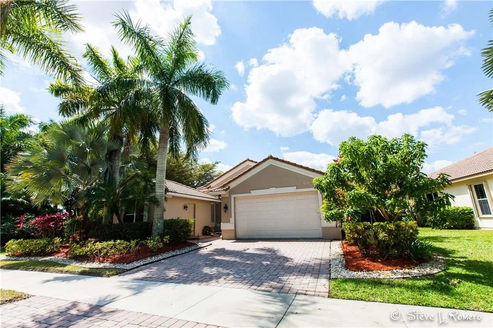 Unit for sale at 1701 Harbor View Circle, Weston, FL 33327