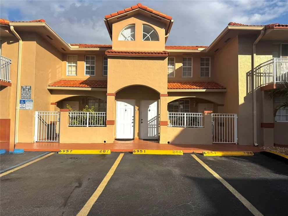Unit for sale at 6951 W 29th Avenue, Hialeah, FL 33018
