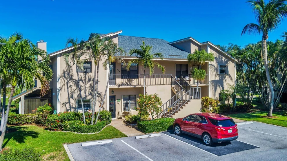 Unit for sale at 204 Clubhouse Circle, Jupiter, FL 33477