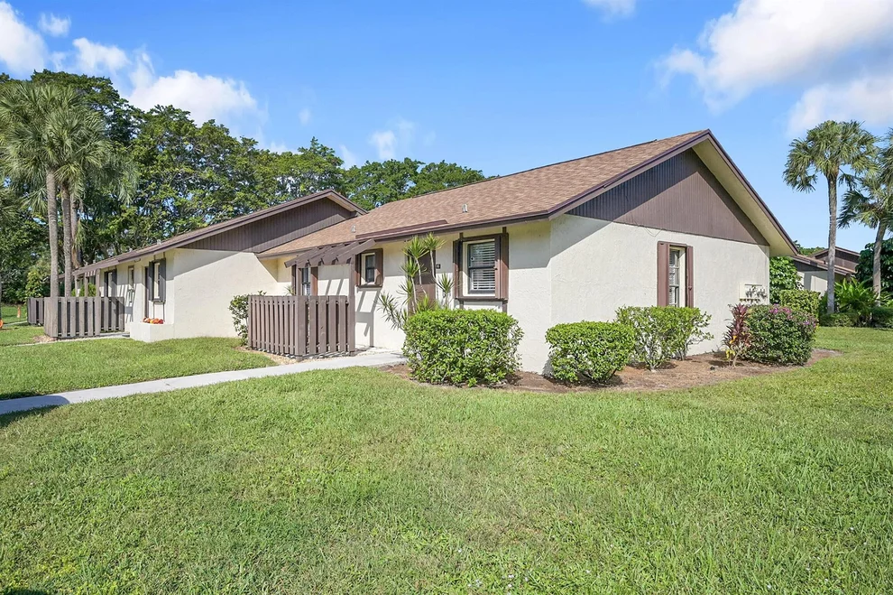 Unit for sale at 16 Via De Casas Norte, Boynton Beach, FL 33426