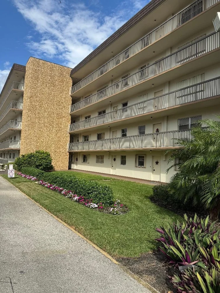Unit for sale at 555 NW 4th Avenue, Boca Raton, FL 33432