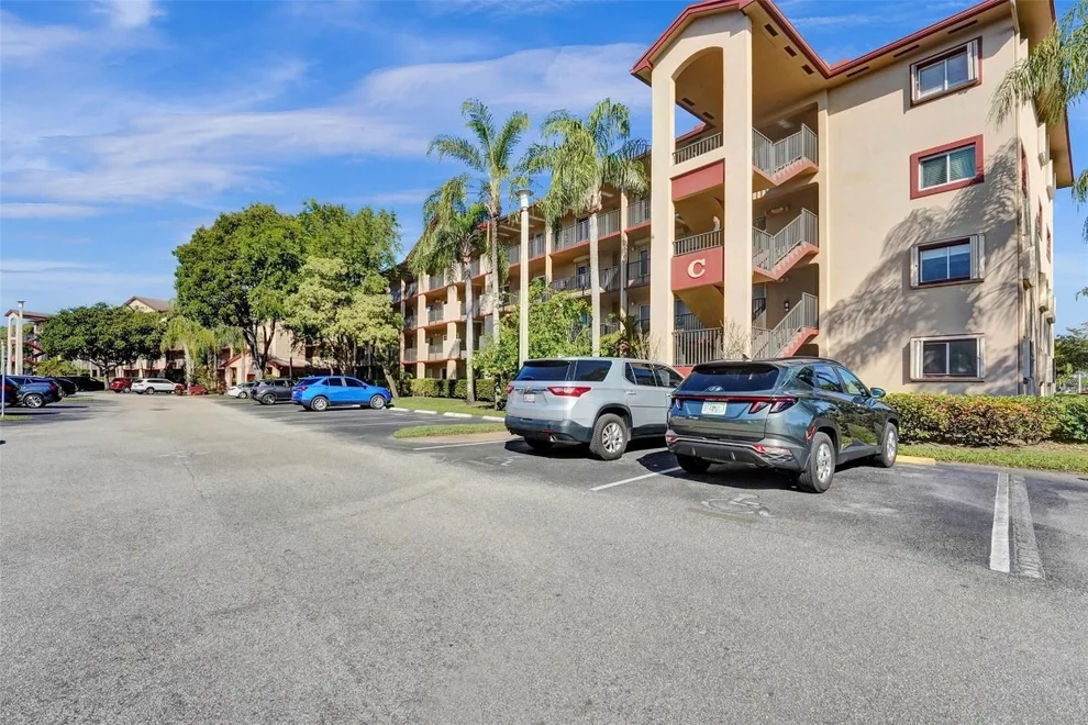Unit for sale at 901 SW 138th Avenue, Hollywood, FL 33027