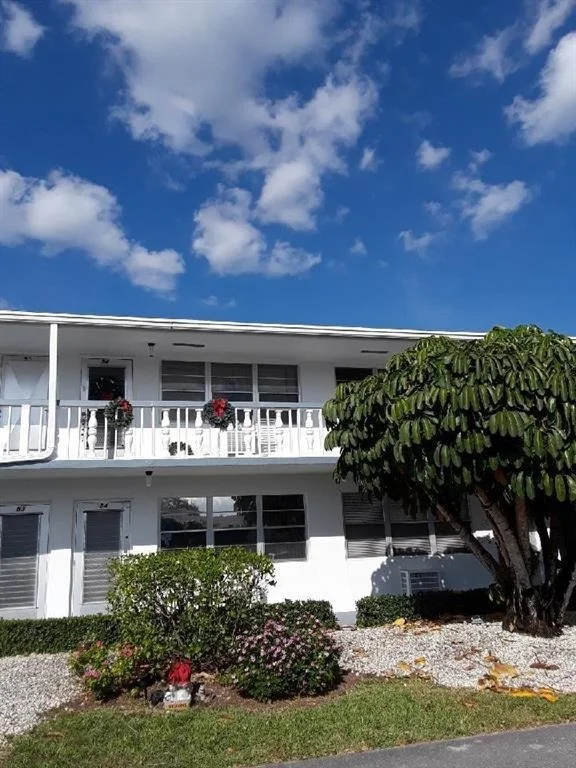 Unit for sale at 96 Kingswood E, West Palm Beach, FL 33417