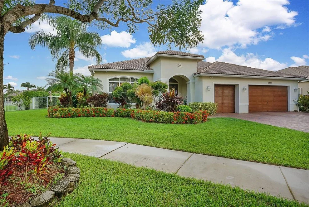 Unit for sale at 4780 Citrus Way, Cooper City, FL 33330
