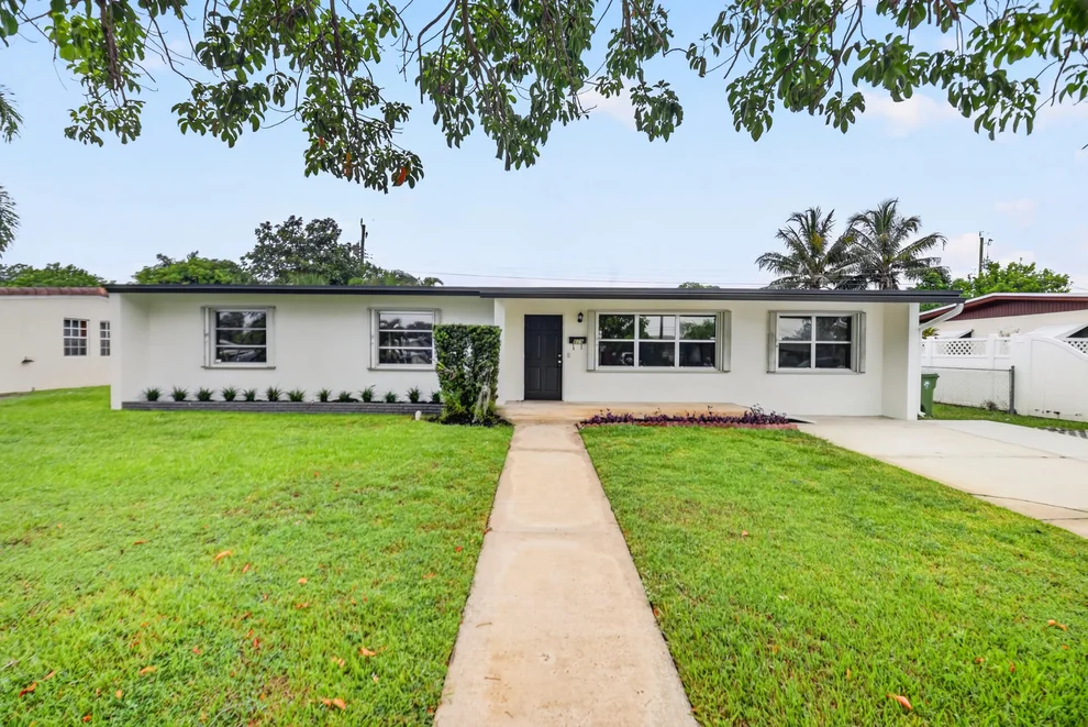 Unit for sale at 129 GREENBRIER Drive, Palm Springs, FL 33461