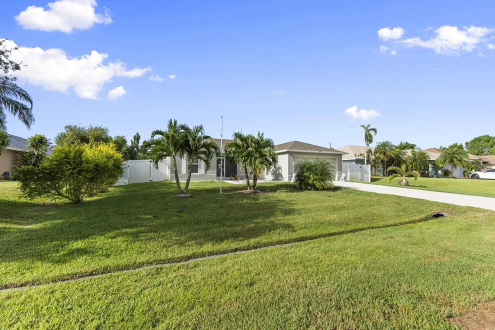 Unit for sale at 842 SE Chaloupe Avenue, Port St Lucie, FL 34983