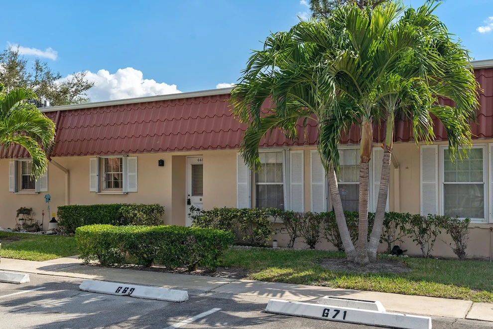 Unit for sale at 669 Laconia Circle, Lake Worth, FL 33467