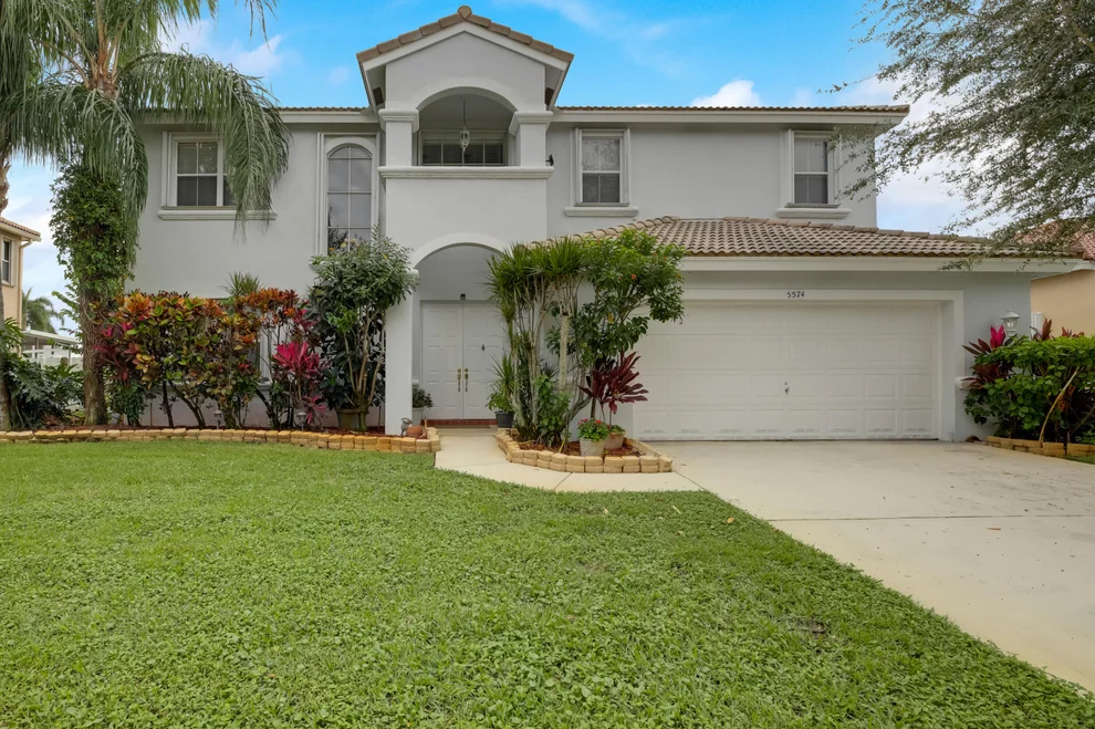 Unit for sale at 5574 Lake Shore Village Circle, Lake Worth, FL 33463