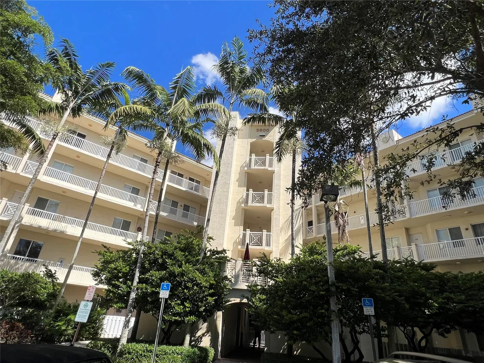 Unit for sale at 3600 Oaks Clubhouse Drive, Pompano Beach, FL 33069