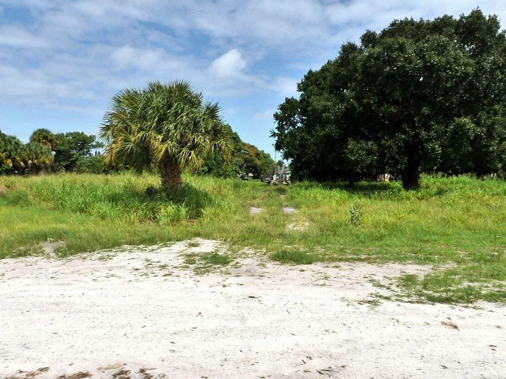 Unit for sale at 1214 Avenue F, Fort Pierce, FL 34950