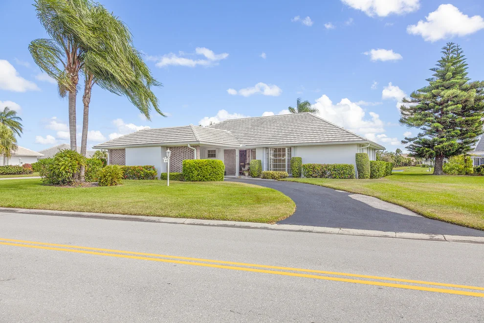 Unit for sale at 380 Villa Drive S, Atlantis, FL 33462