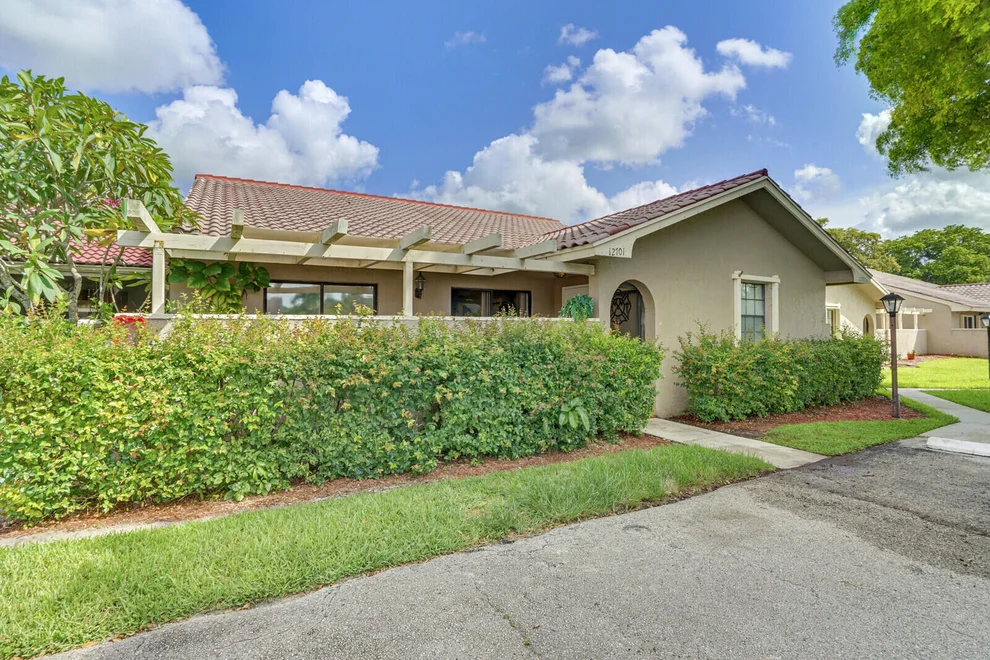 Unit for sale at 12701 Westhampton Circle, Wellington, FL 33414