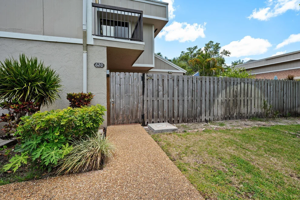 Unit for sale at 620 Commodore Drive, Plantation, FL 33325