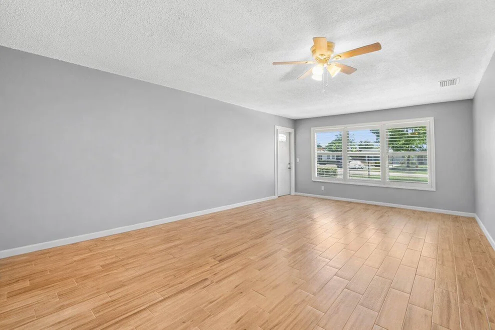 Unit for sale at 7376 W Oakridge Circle, Lantana, FL 33462