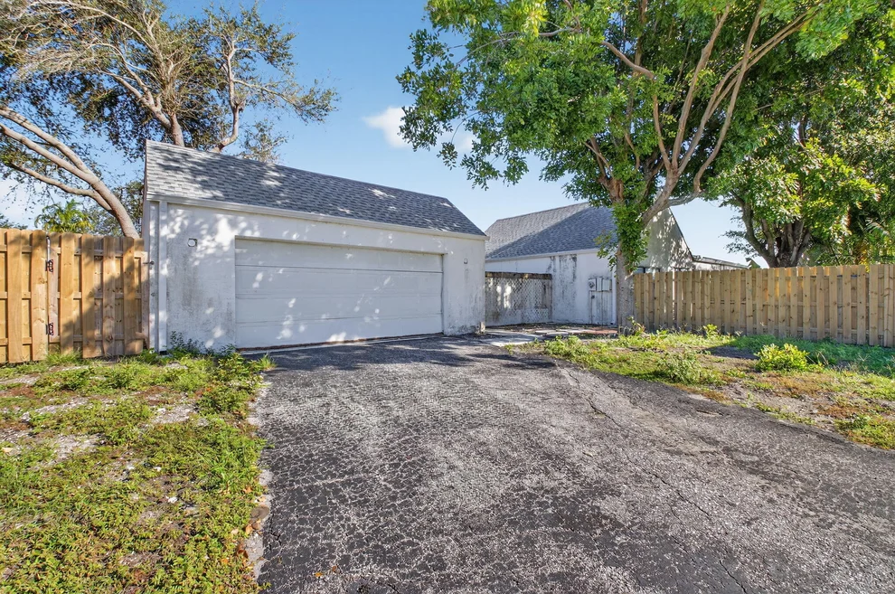 Unit for sale at 905 NW 21st Way, Delray Beach, FL 33445