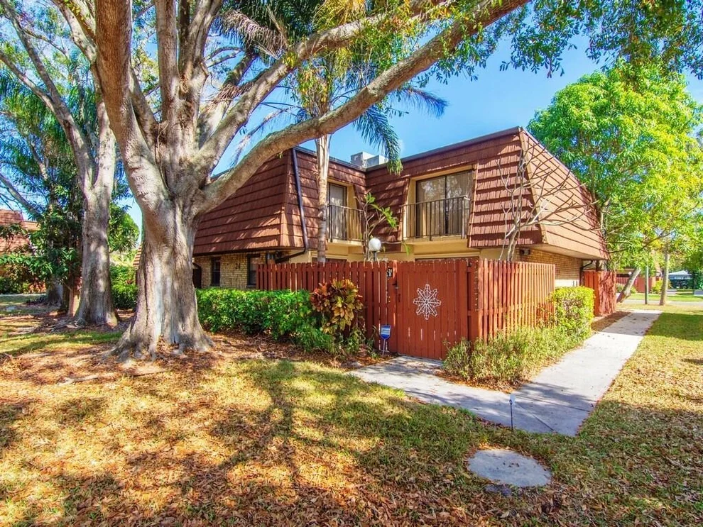 Unit for sale at 1458 N Lawnwood Circle, Fort Pierce, FL 34950
