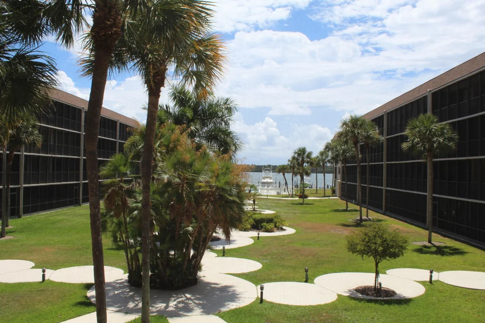 Unit for sale at 2424 N Federal Highway, Boynton Beach, FL 33435