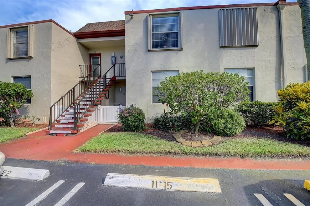 Unit for sale at 11 Willowbrook Lane, Delray Beach, FL 33446