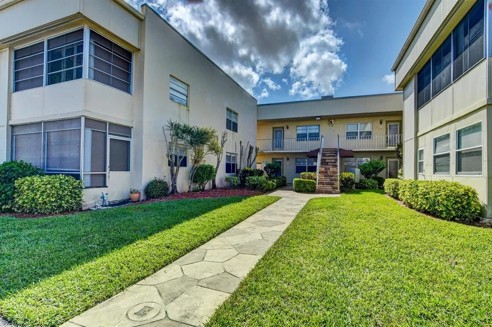 Unit for sale at 454 Burgundy J, Delray Beach, FL 33484