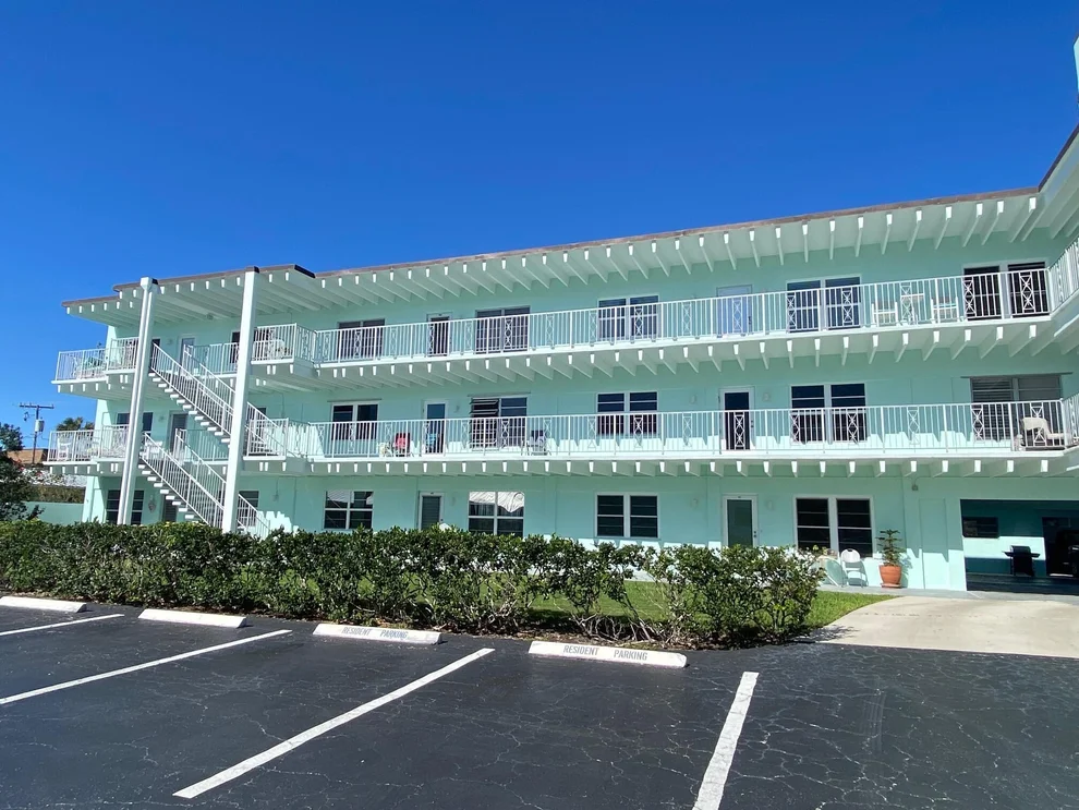 Unit for sale at 219 Lakeview 102 Avenue, Lantana, FL 33462