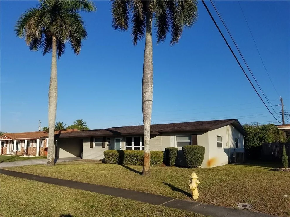 Unit for sale at 4501 NW 3rd Place, Plantation, FL 33317