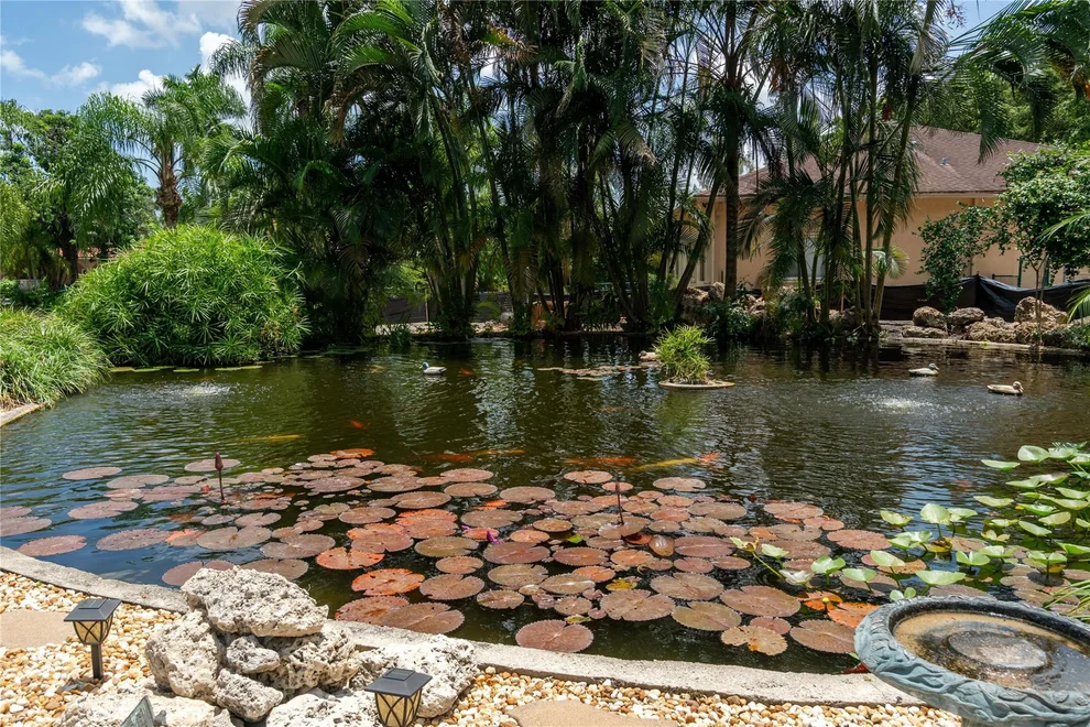 Unit for sale at 700 S Old Nob Hill Road, Plantation, FL 33324