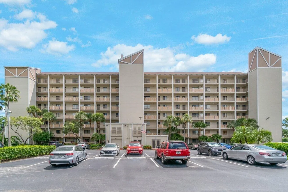 Unit for sale at 14475 Strathmore Lane, Delray Beach, FL 33446