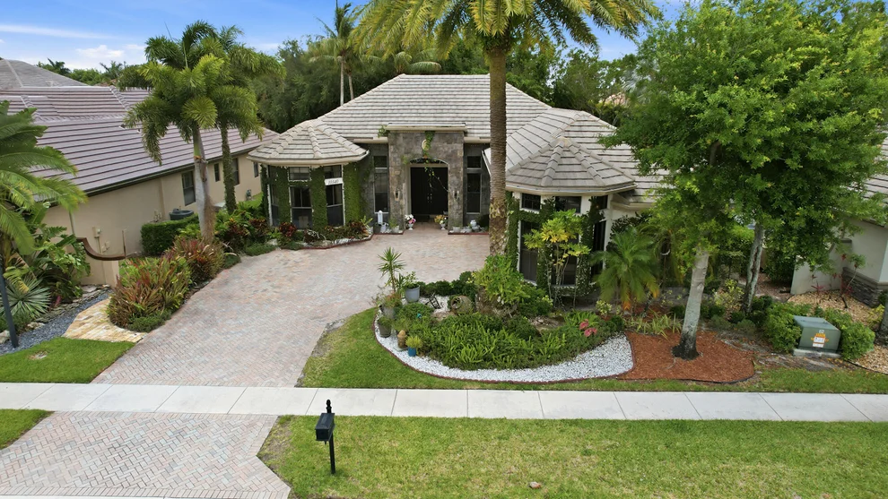 Unit for sale at 10340 Trianon Place, Wellington, FL 33449