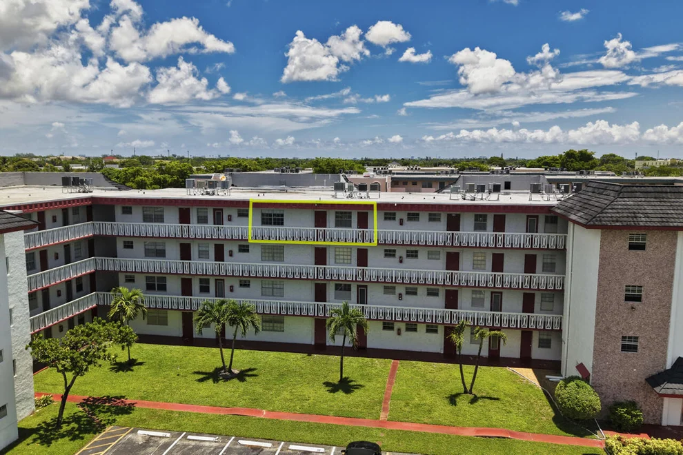 Unit for sale at 4140 NW 44th Avenue, Lauderdale Lakes, FL 33319