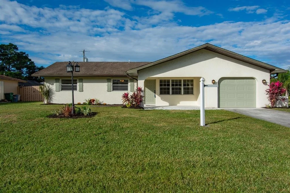 Unit for sale at 185 SE Crosspoint Drive, Port St Lucie, FL 34983
