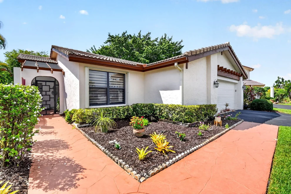 Unit for sale at 5791 Lakeview Mews Place, Boynton Beach, FL 33437